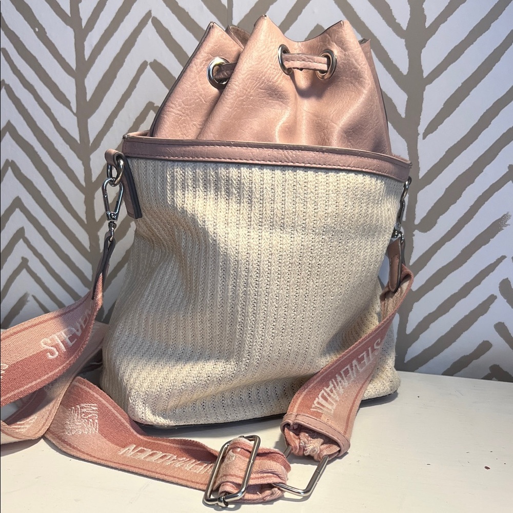 Steve Madden Beige and Blush Bucket Bag - Picture 4 of 6